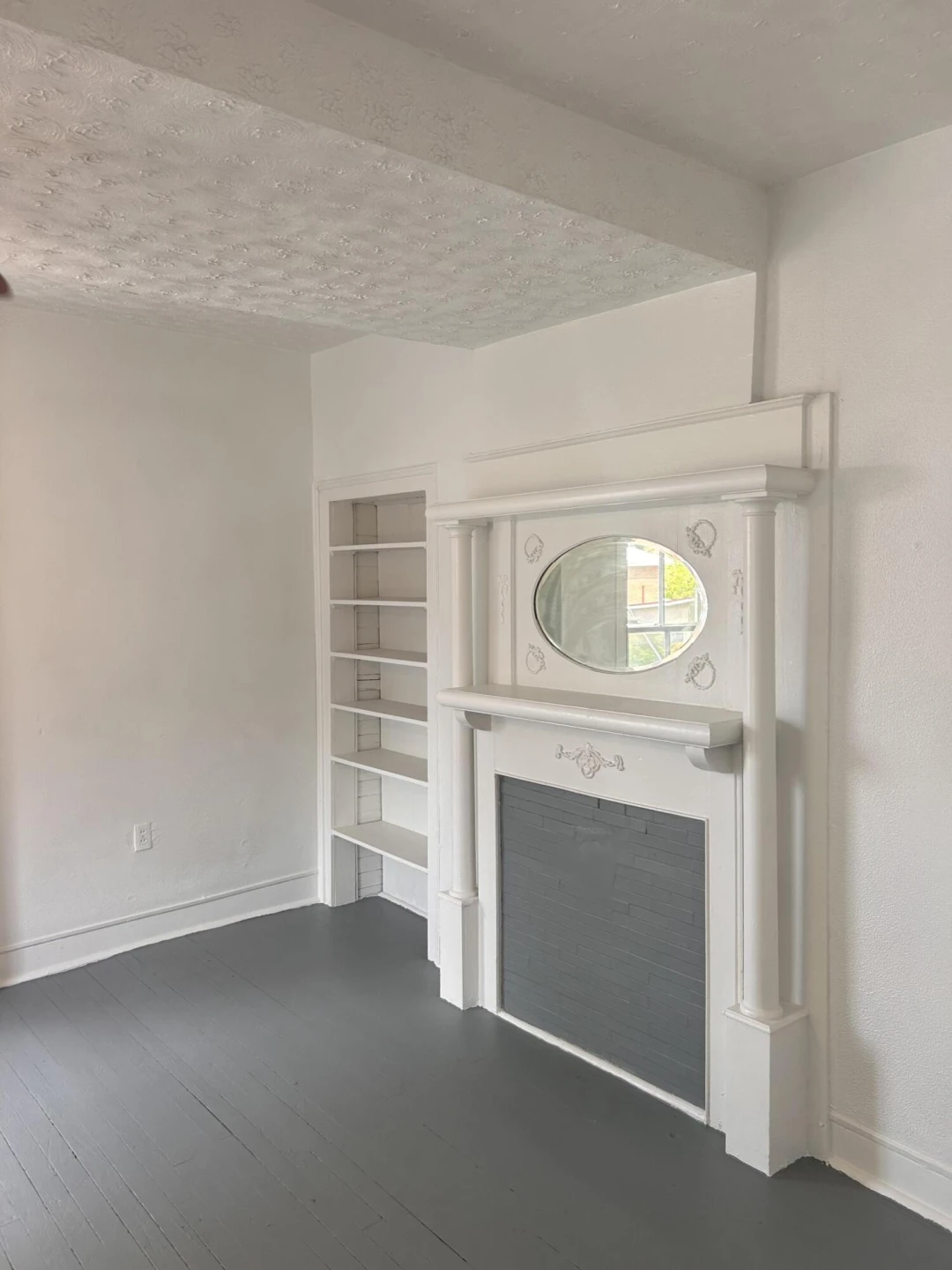 114 E Henry ST - Photo 3