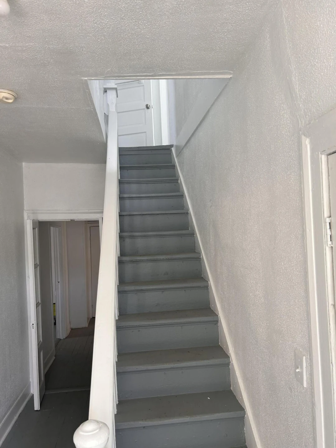 114 E Henry ST - Photo 5