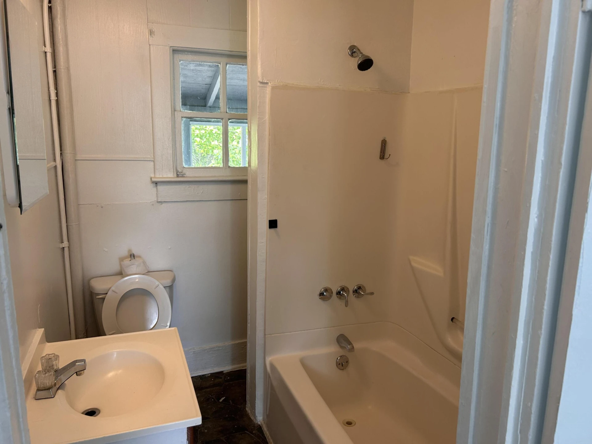 114 E Henry ST - Photo 6