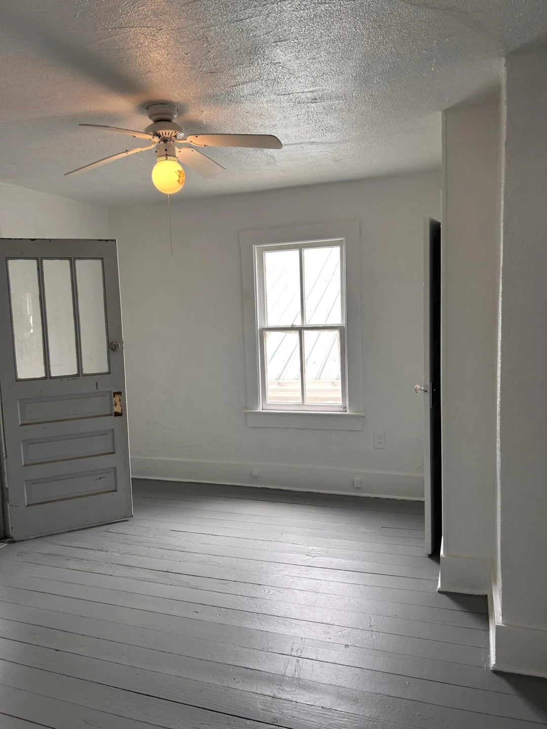114 E Henry ST - Photo 7