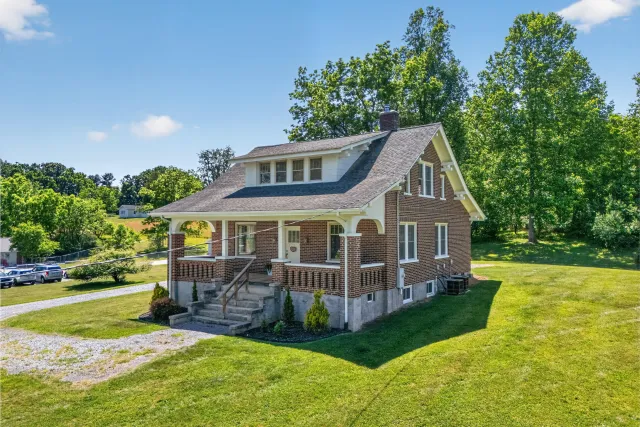132 Christiansburg NE, Floyd, VA, 24091