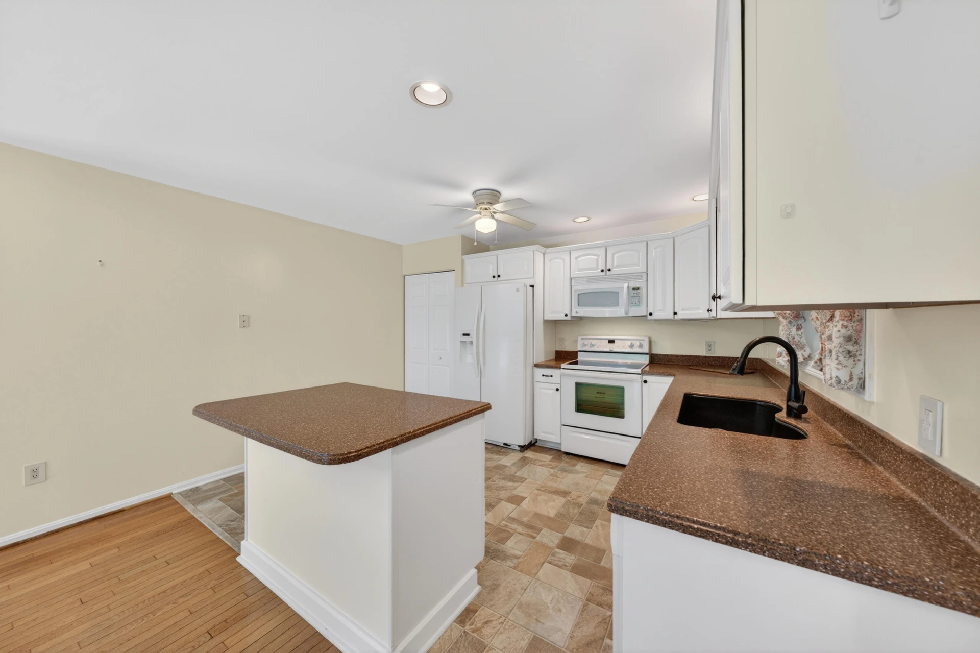 107 Creeden DR - Photo 10
