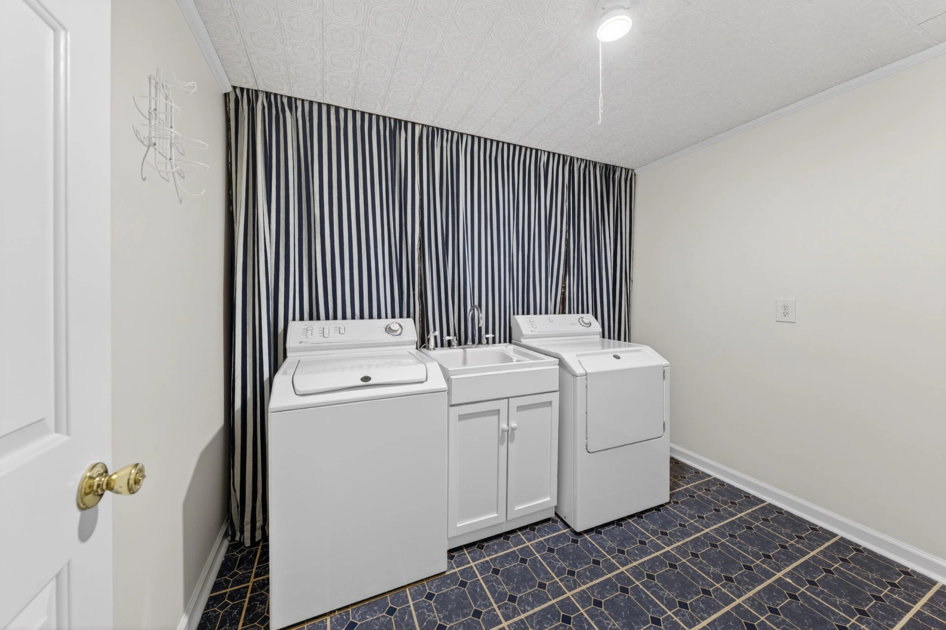 107 Creeden DR - Photo 43