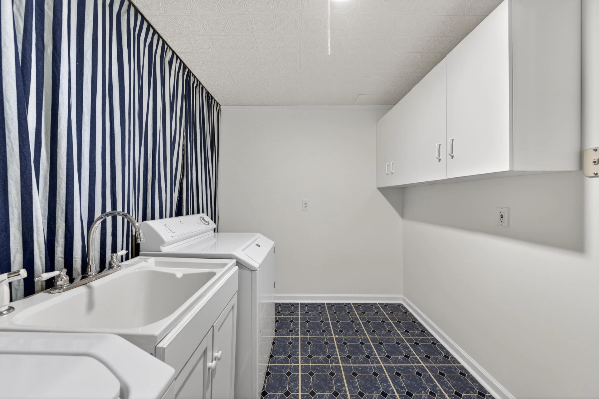 107 Creeden DR - Photo 45