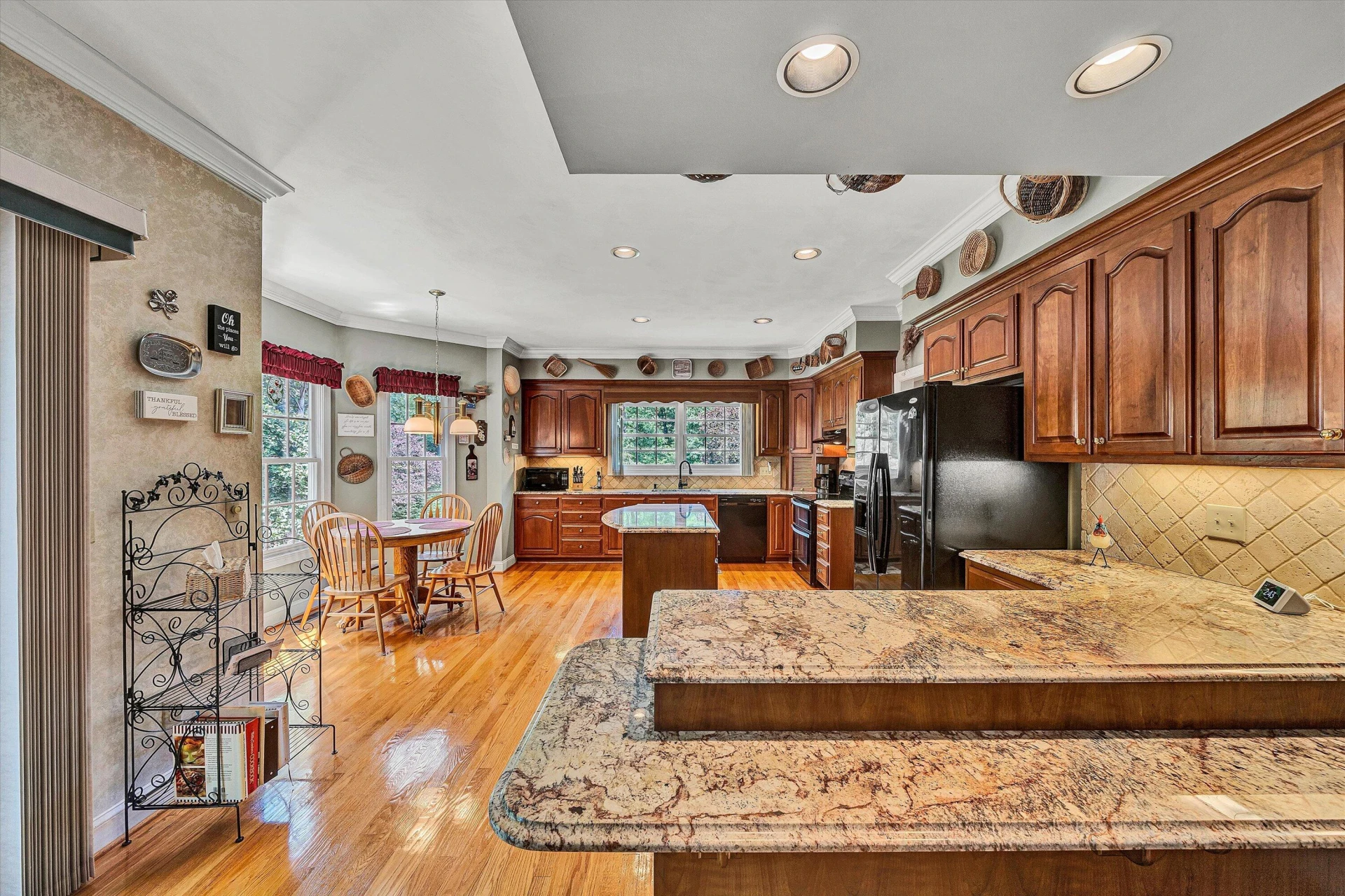 8281 Cardington DR - Photo 2