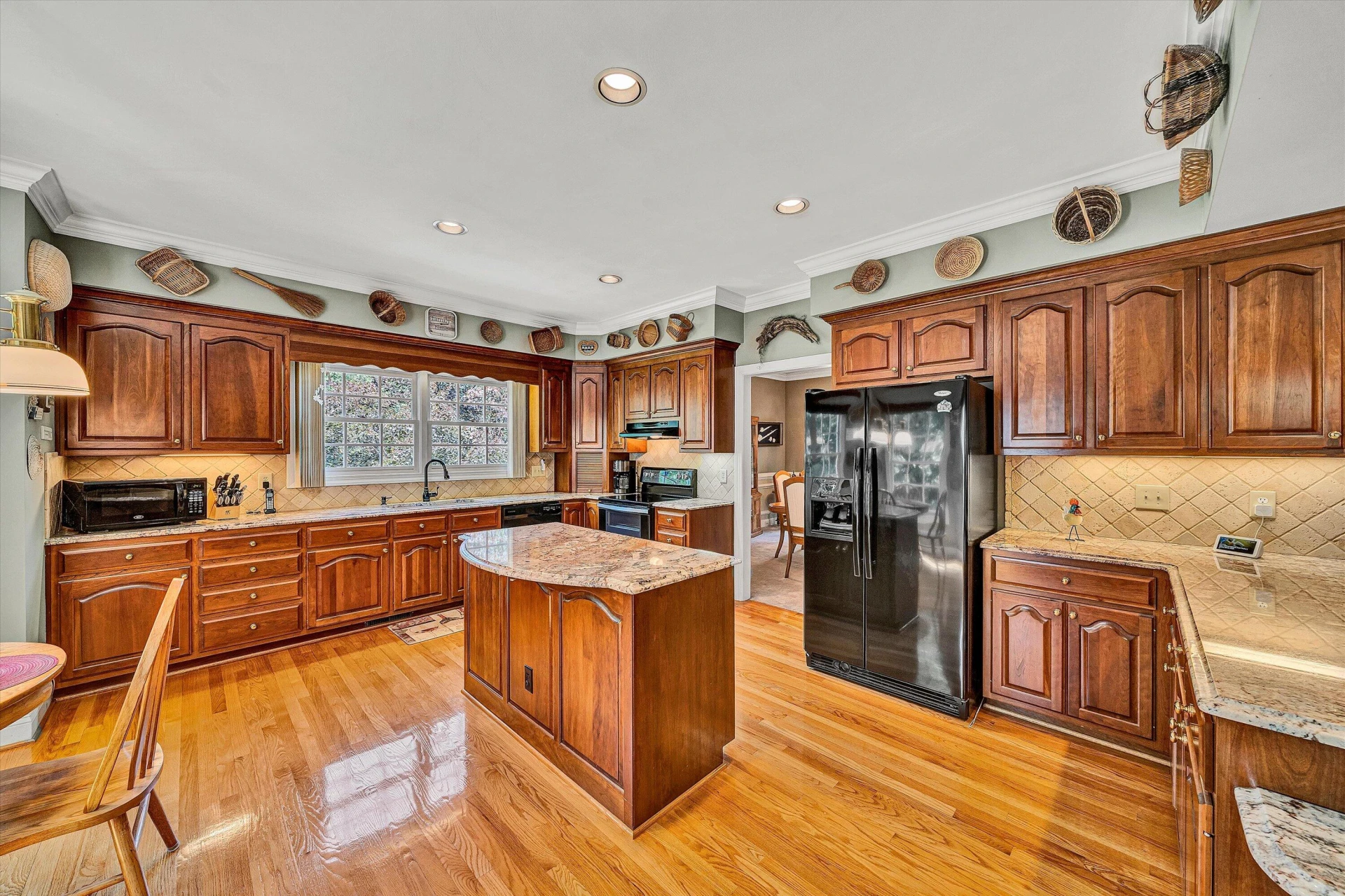 8281 Cardington DR - Photo 3