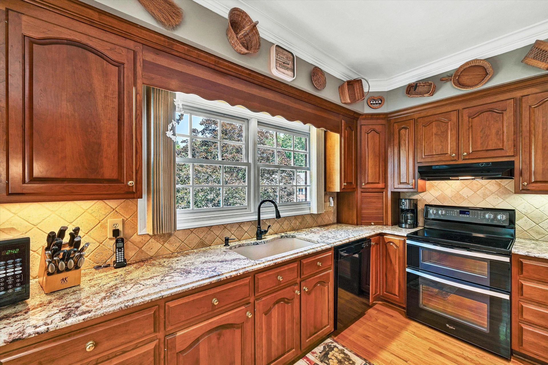 8281 Cardington DR - Photo 4