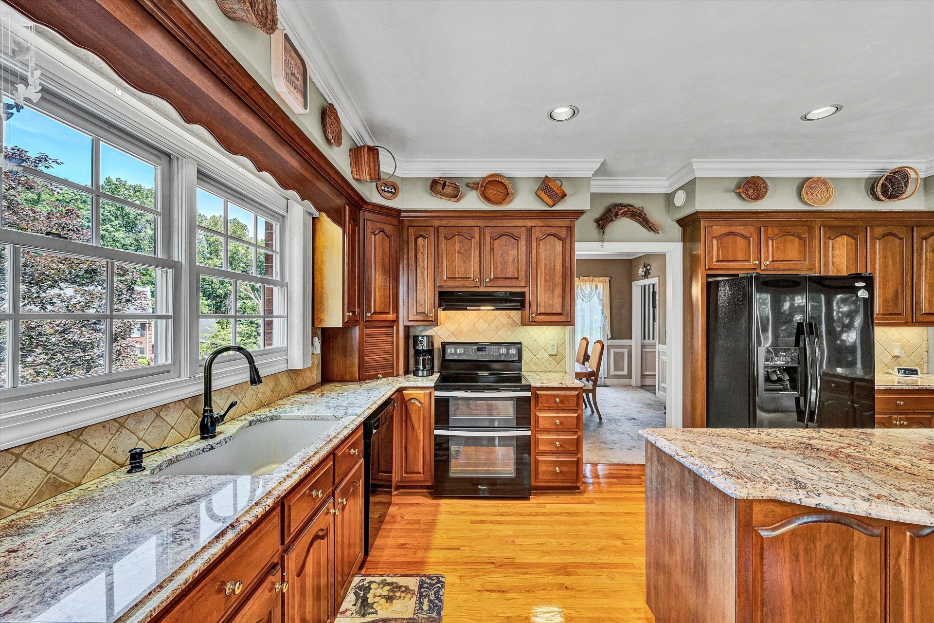 8281 Cardington DR - Photo 5