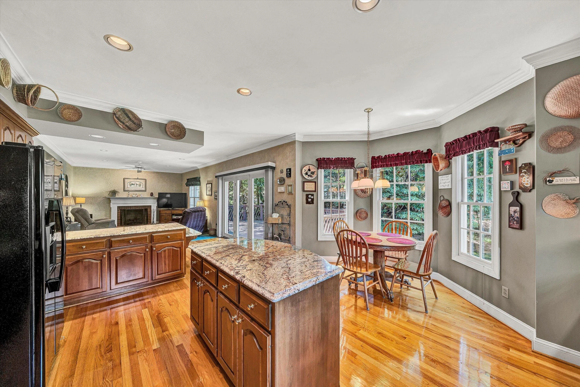 8281 Cardington DR - Photo 6