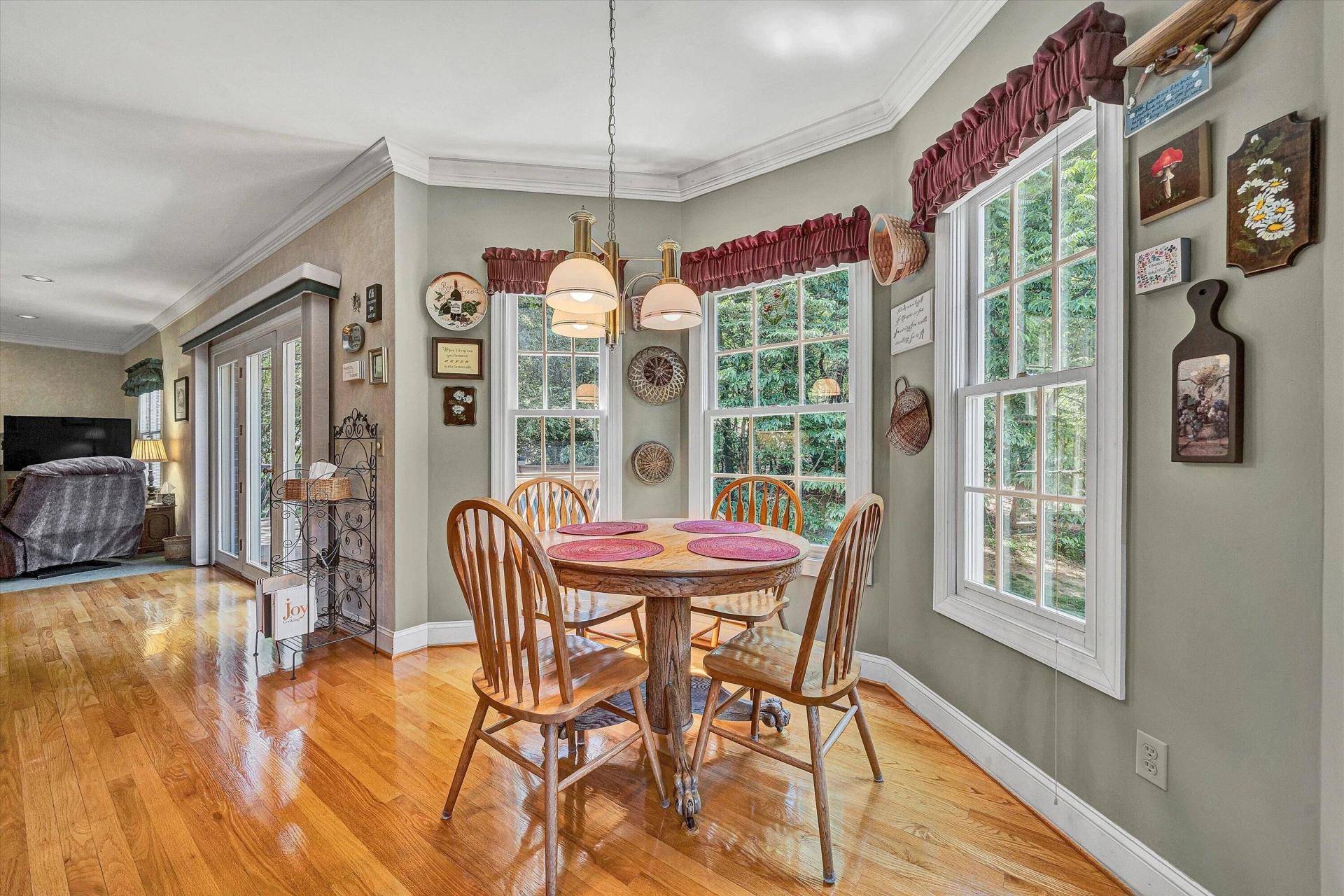8281 Cardington DR - Photo 9