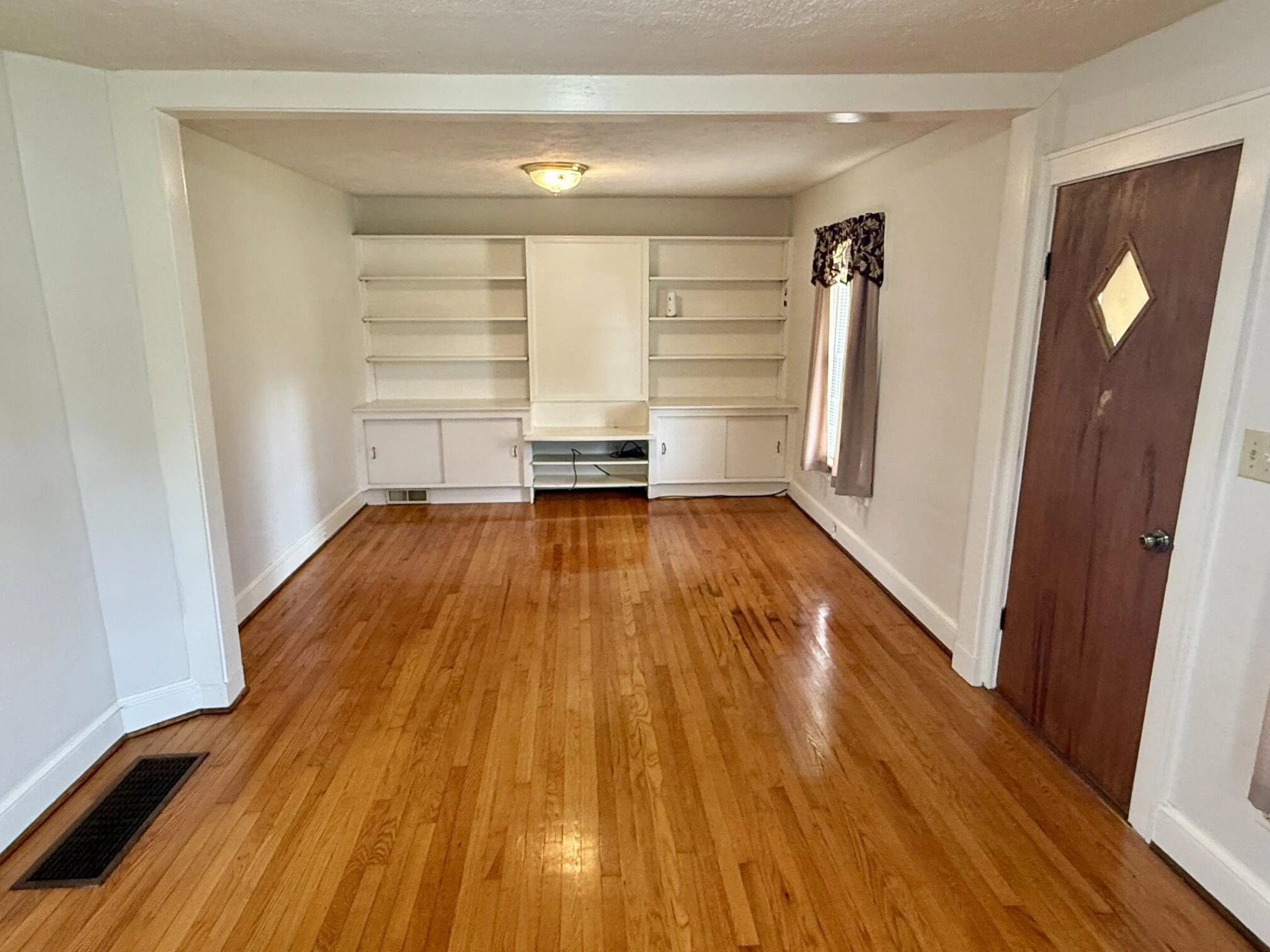 4420 Pennsylvania AVE NE - Photo 2