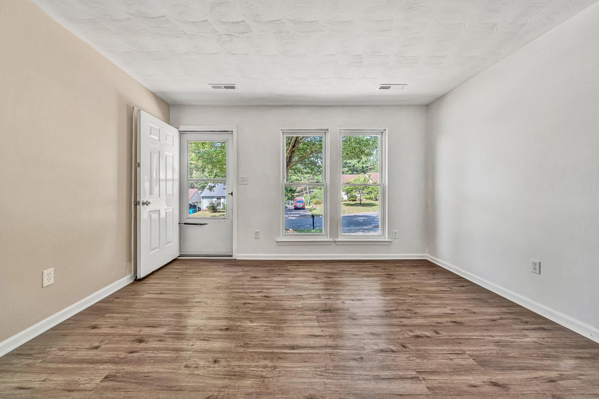 4727 Horseman DR NE - Photo 3