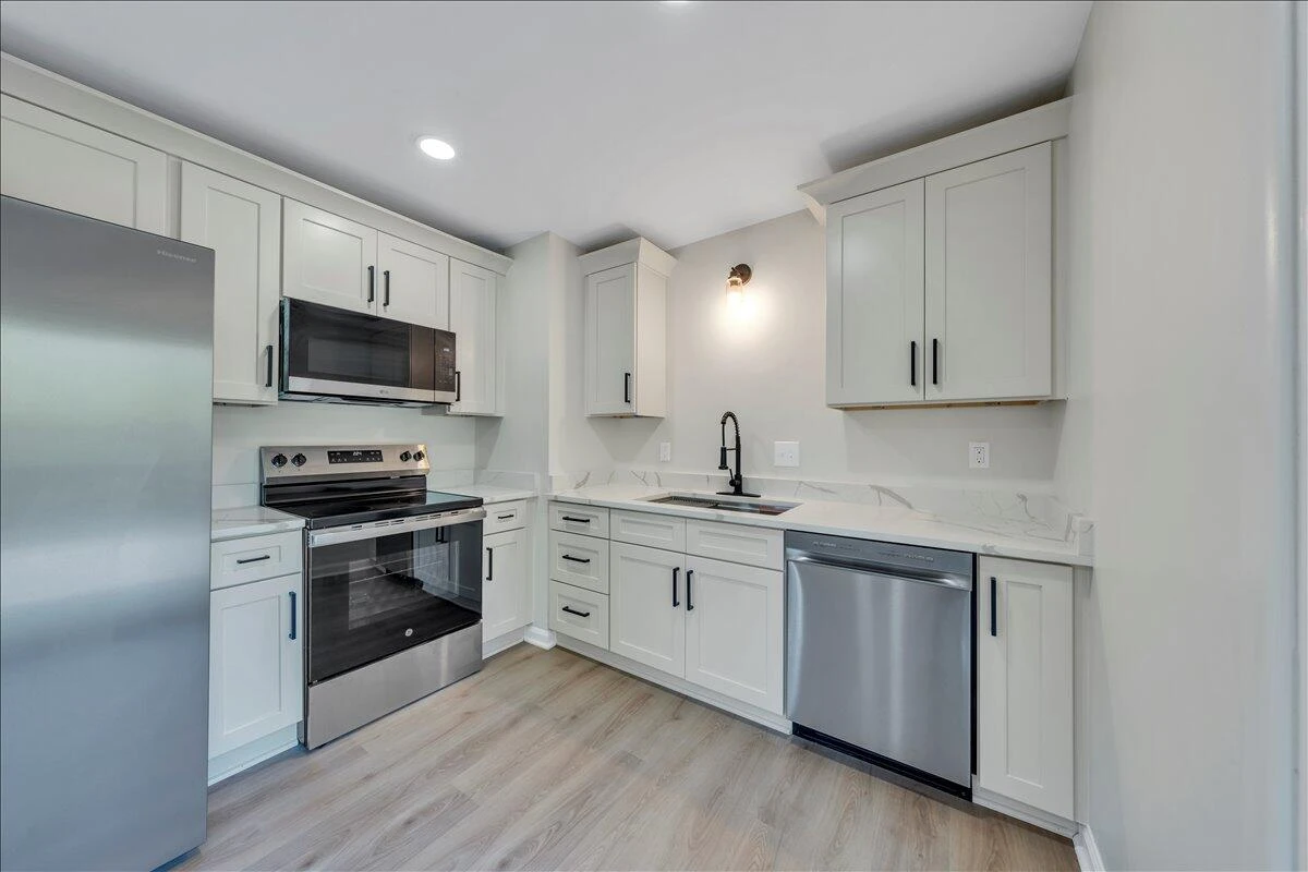1072 Maywood DR - Photo 12