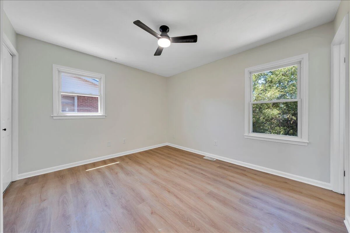 1072 Maywood DR - Photo 14