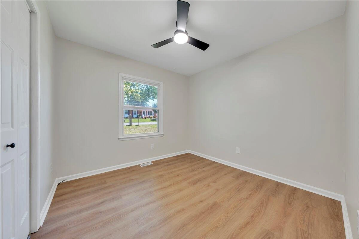1072 Maywood DR - Photo 18