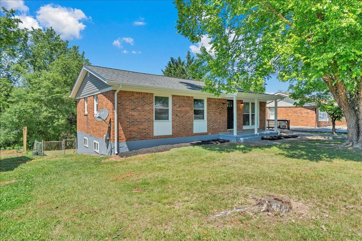 1072 Maywood DR - Photo 4