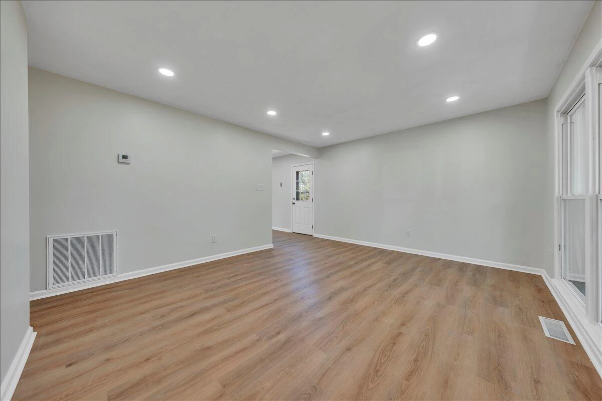 1072 Maywood DR - Photo 6