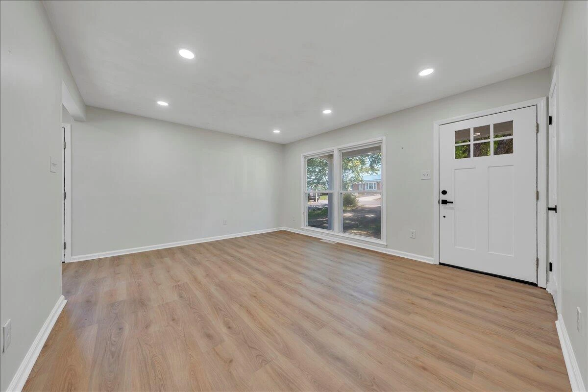 1072 Maywood DR - Photo 7