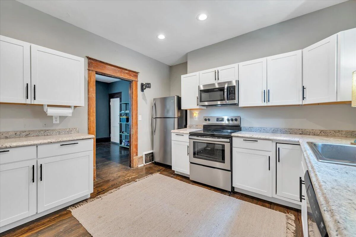 1516 7th ST SE - Photo 17