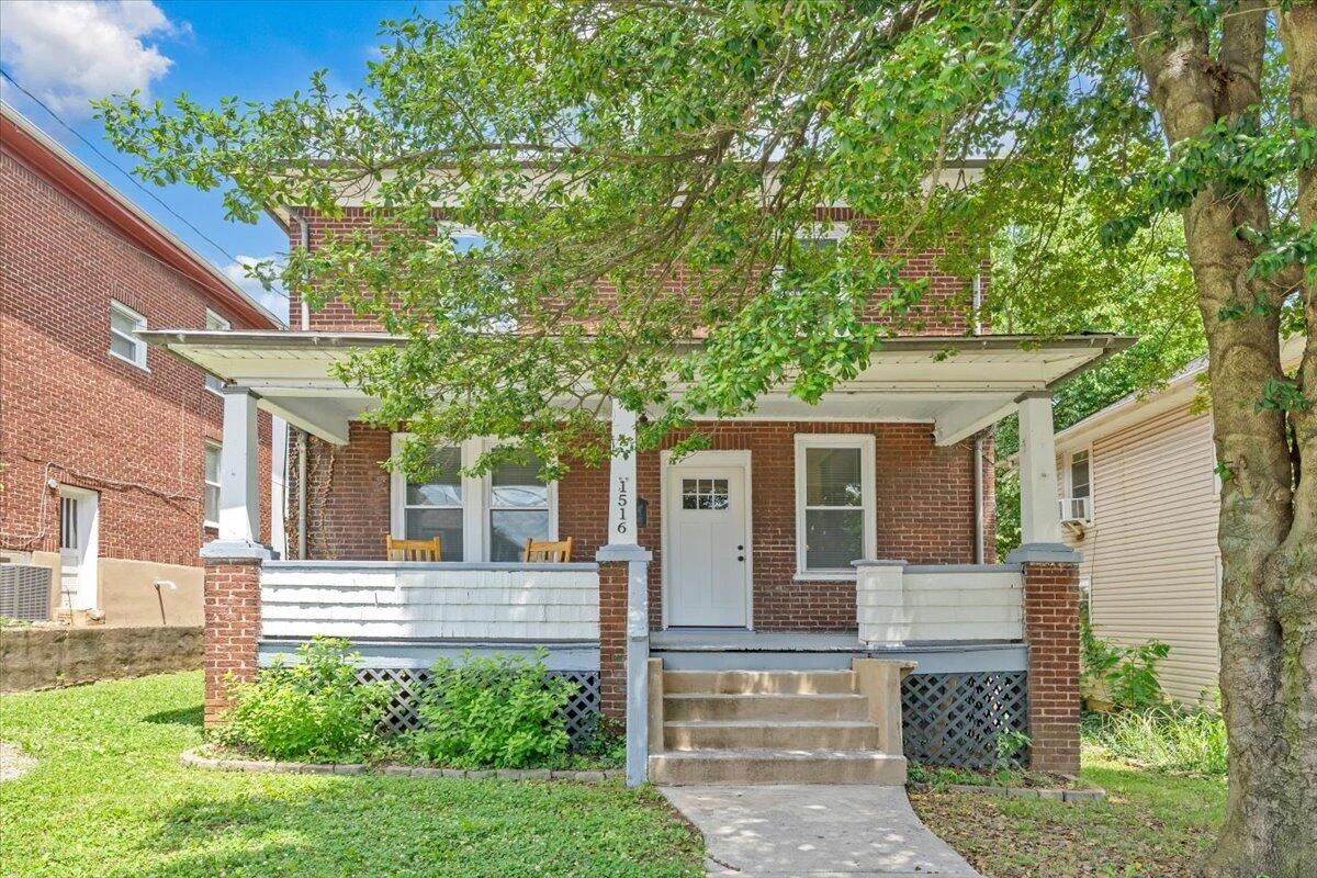 1516 7th ST SE - Photo 2