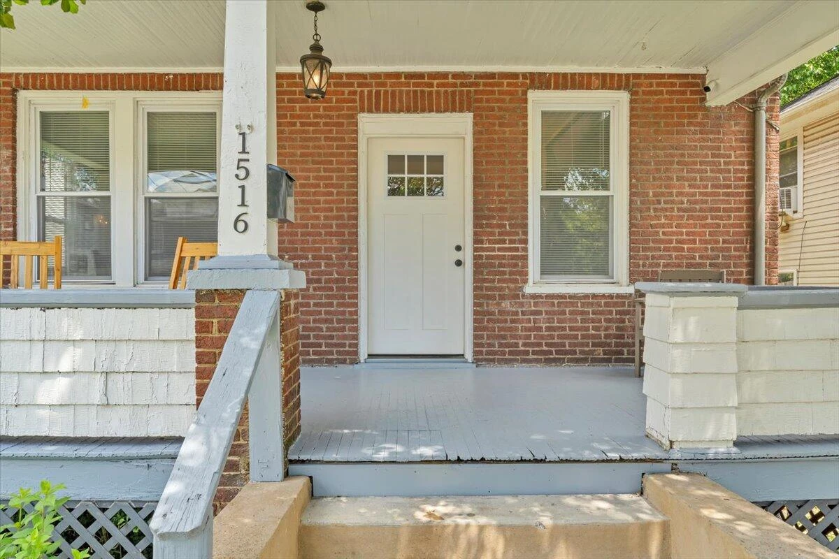 1516 7th ST SE - Photo 3