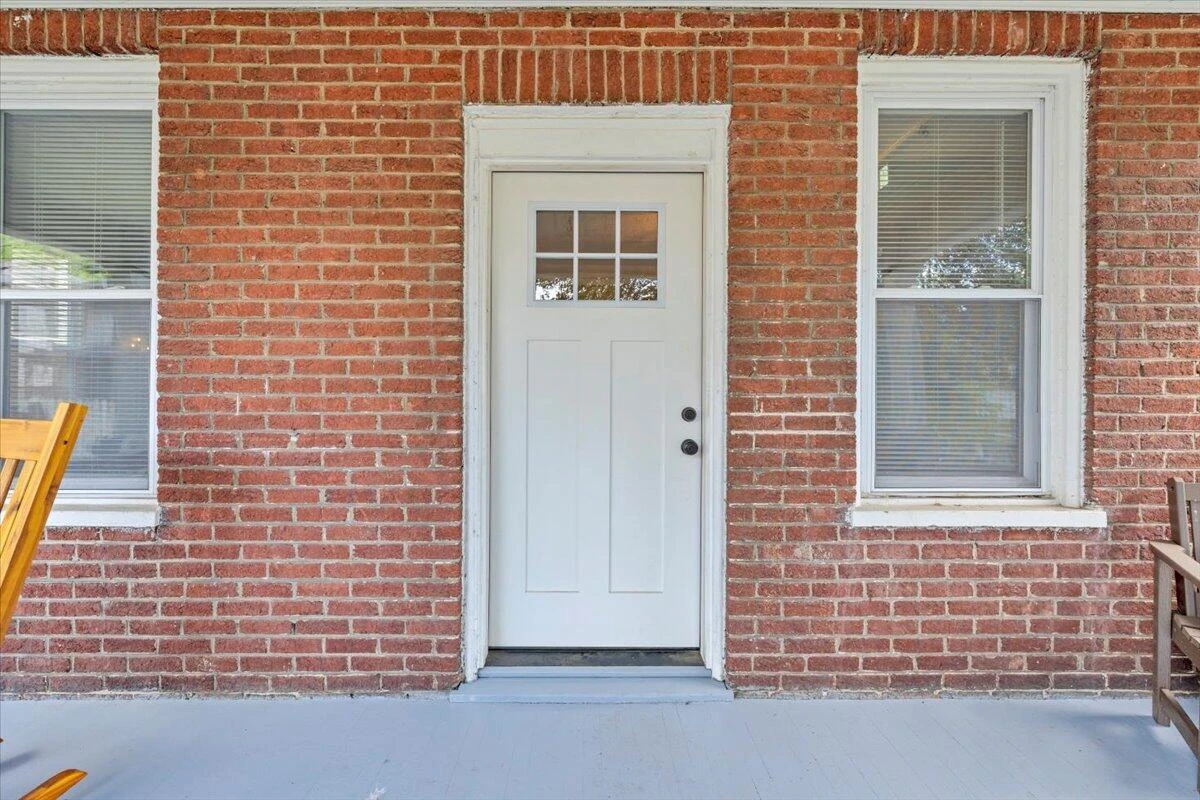 1516 7th ST SE - Photo 4