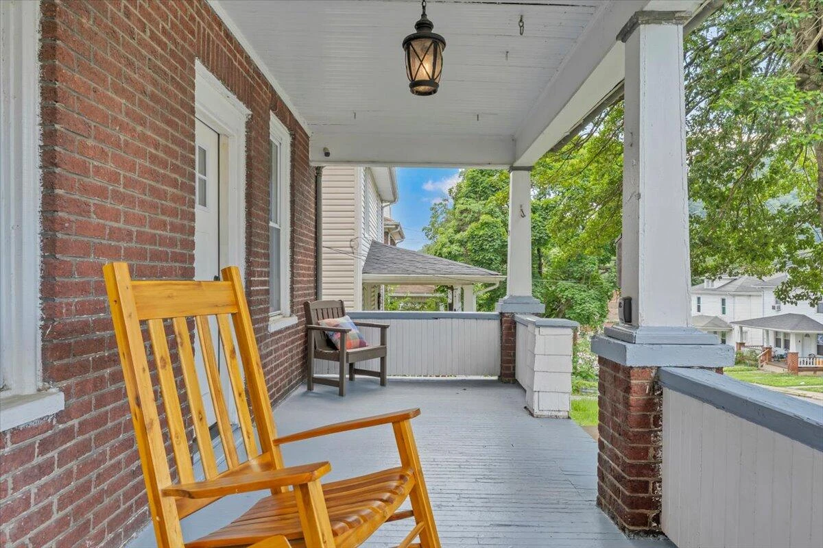 1516 7th ST SE - Photo 6