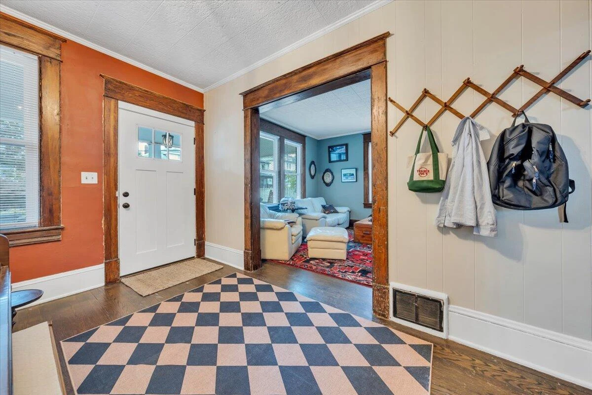 1516 7th ST SE - Photo 8