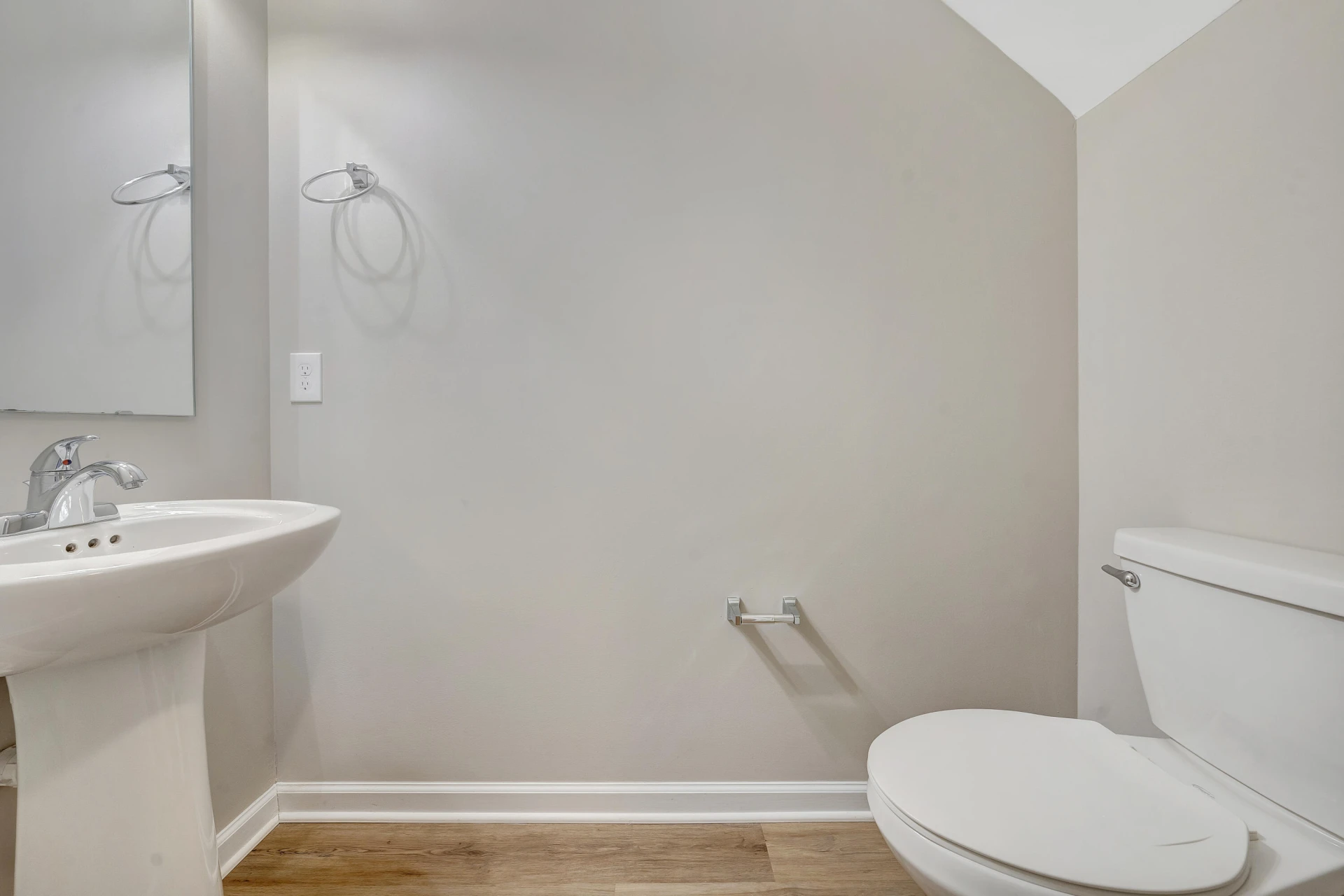 1058 Brandon AVE SW - Photo 4