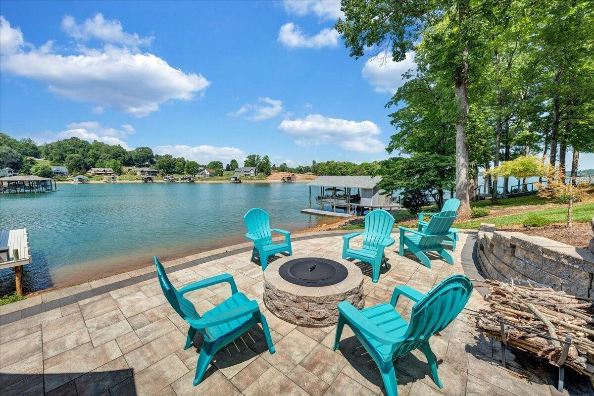 625 Winding Waters DR - Photo 17