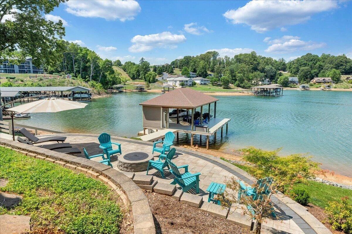 625 Winding Waters DR - Photo 18