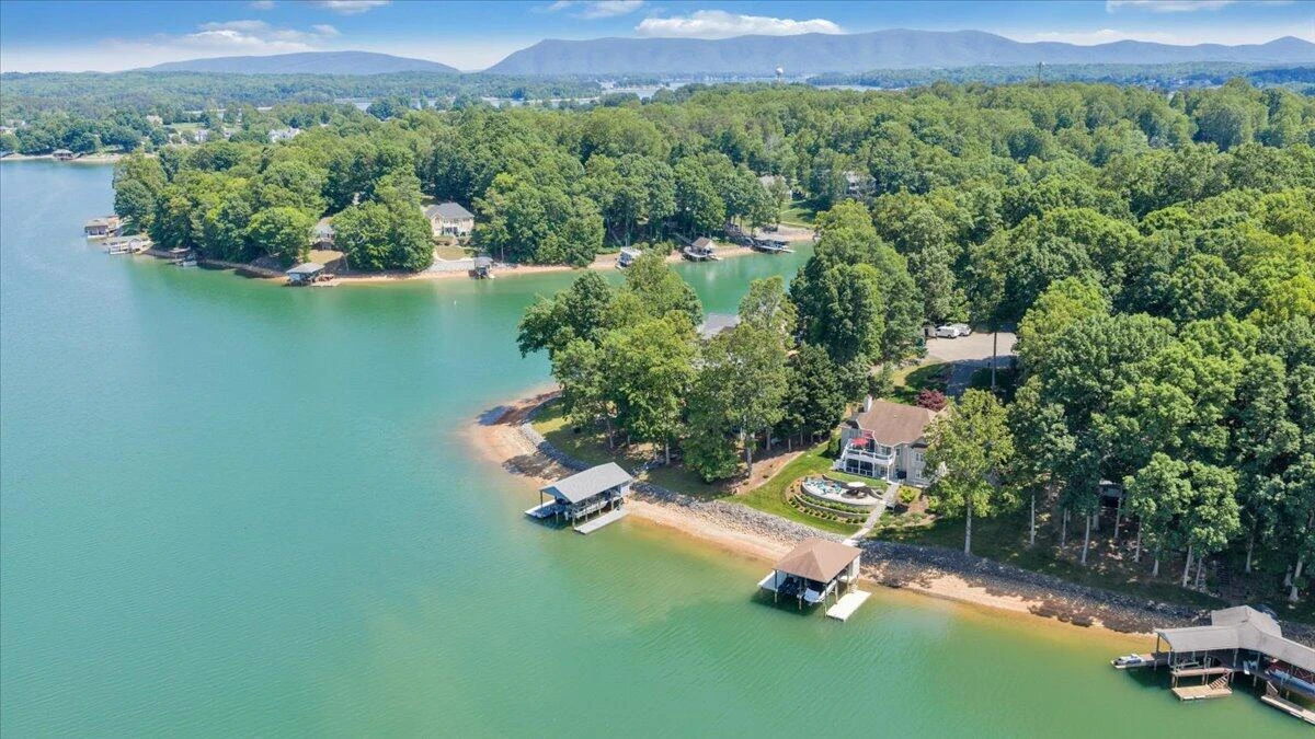 625 Winding Waters DR - Photo 80