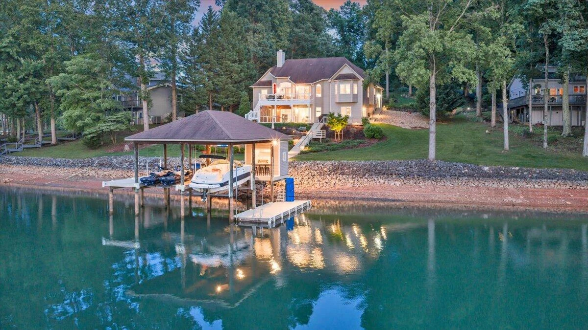 625 Winding Waters DR - Photo 89