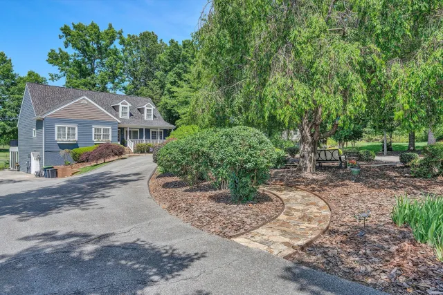 201 Spyglass LN, Huddleston, VA, 24104