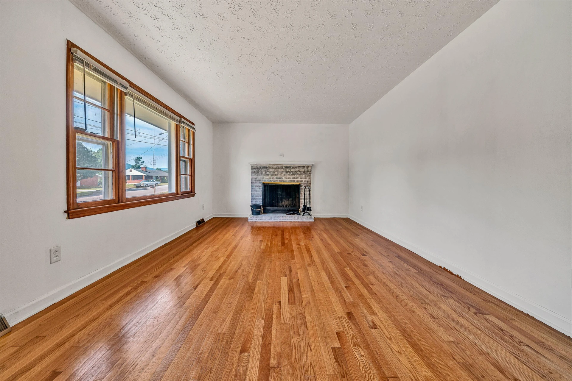 1129 Stoutamire DR - Photo 4