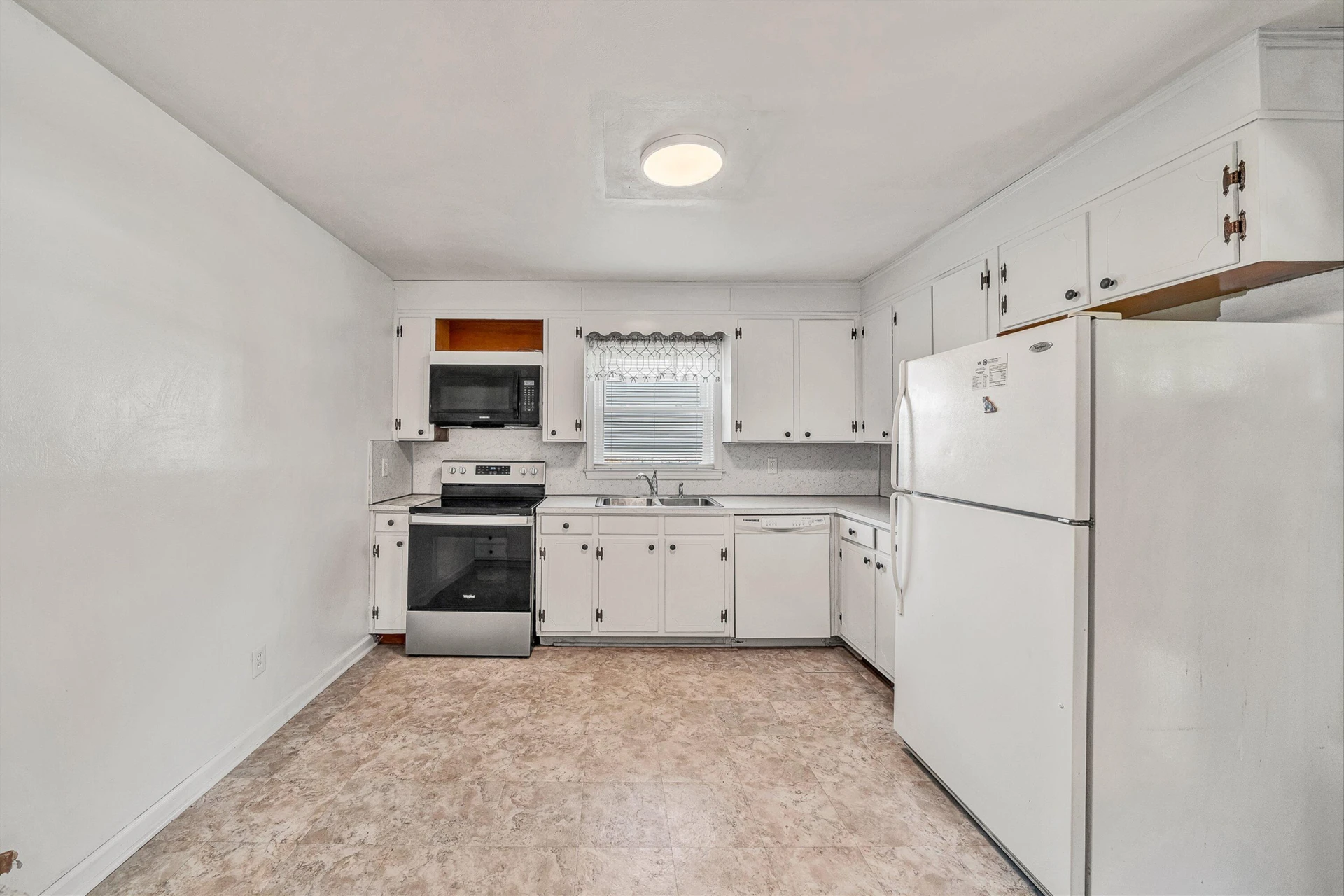 1129 Stoutamire DR - Photo 7