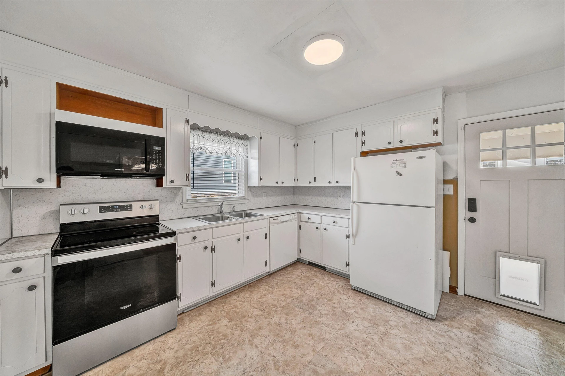 1129 Stoutamire DR - Photo 8