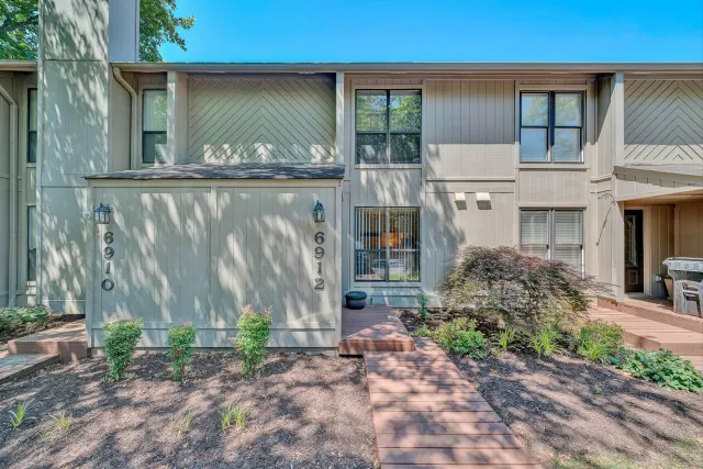 6912 Buck Crossing DR