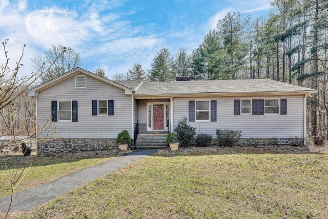 380 Countrywood LN