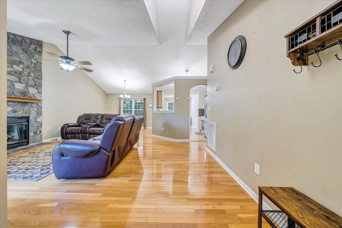 1425 Virginia Ridge DR - Photo 2