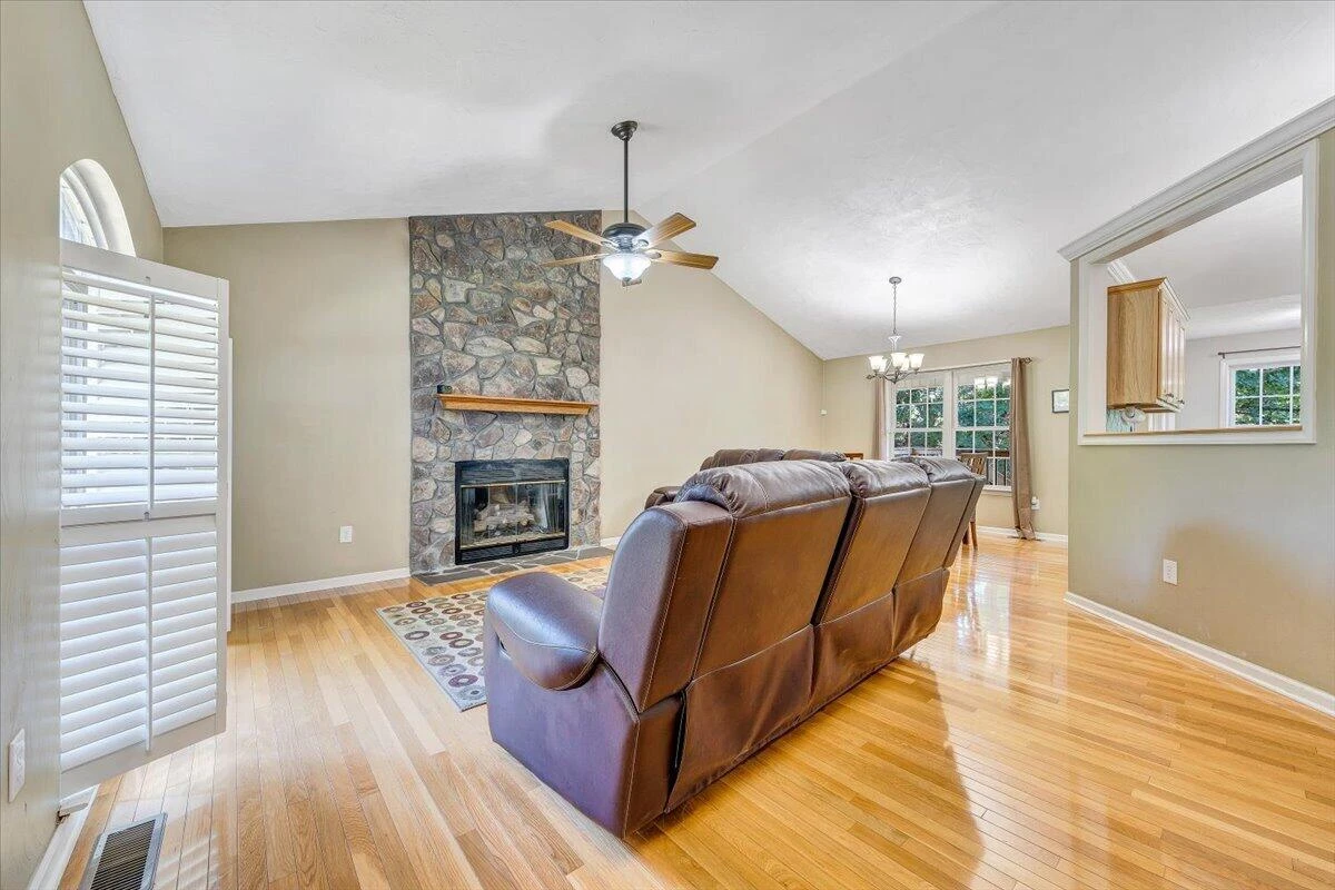 1425 Virginia Ridge DR - Photo 3