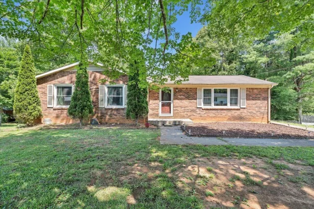 390 Rakes RD
