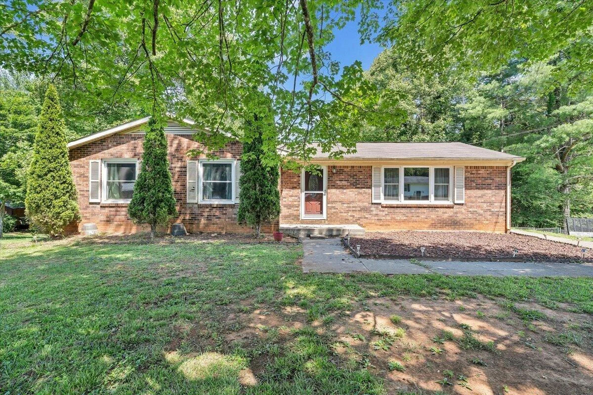 390 Rakes RD