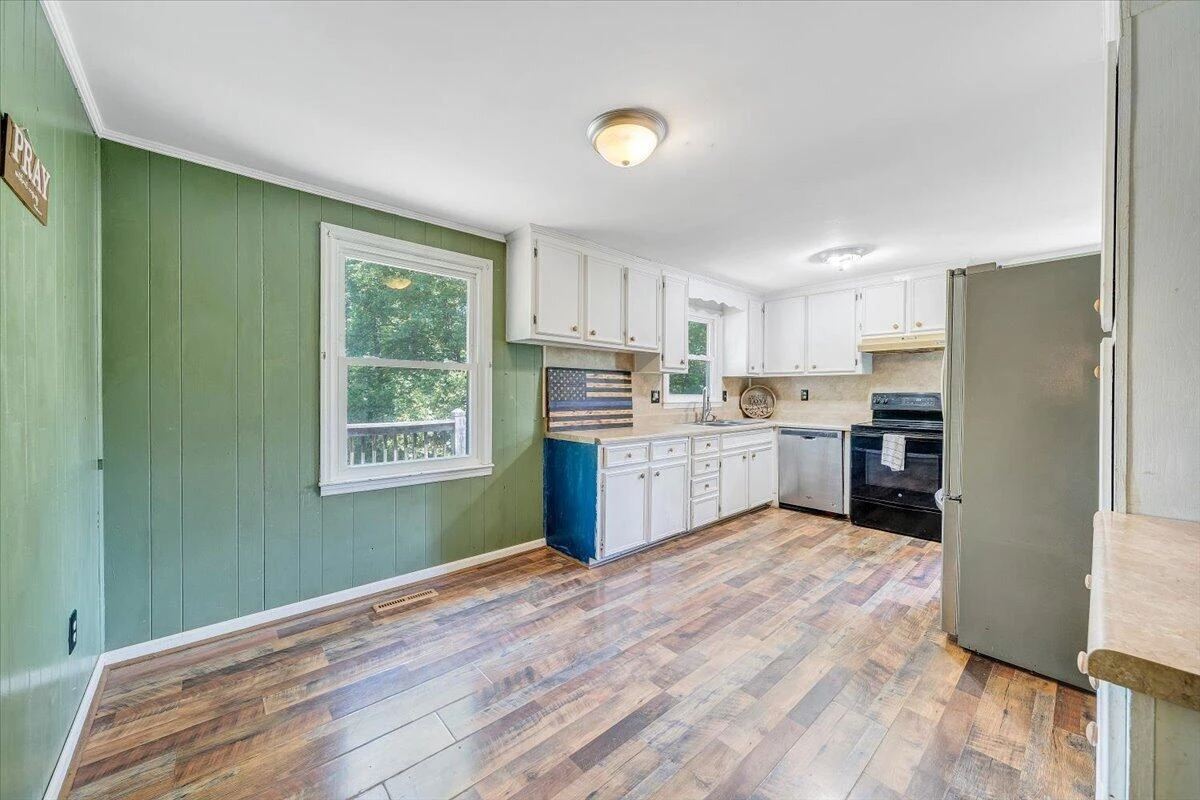 390 Rakes RD - Photo 7