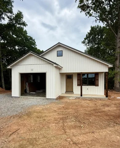 410 Darrell LN, Hurt, VA, 24563