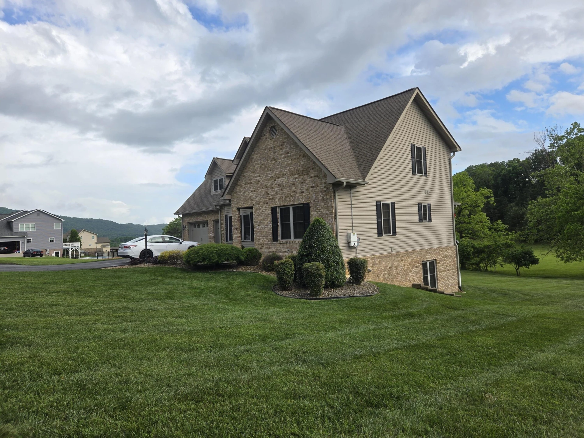 2143 Blue Ridge Springs RD - Photo 2