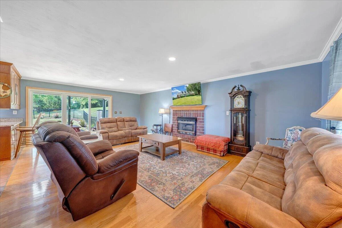 144 E Arrowhead CT - Photo 10