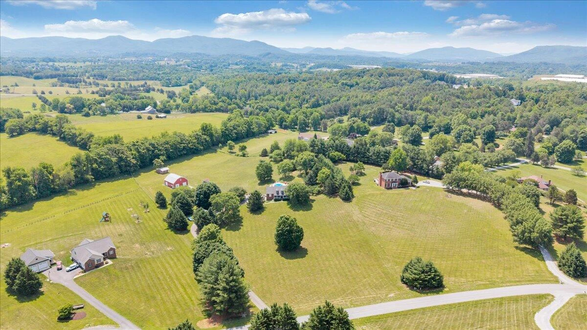 144 E Arrowhead CT - Photo 104