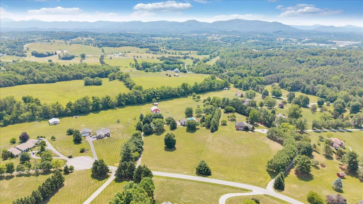144 E Arrowhead CT - Photo 106