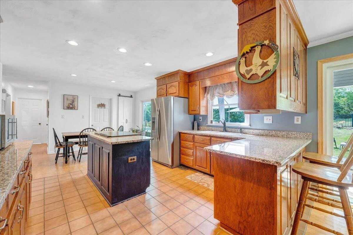 144 E Arrowhead CT - Photo 12